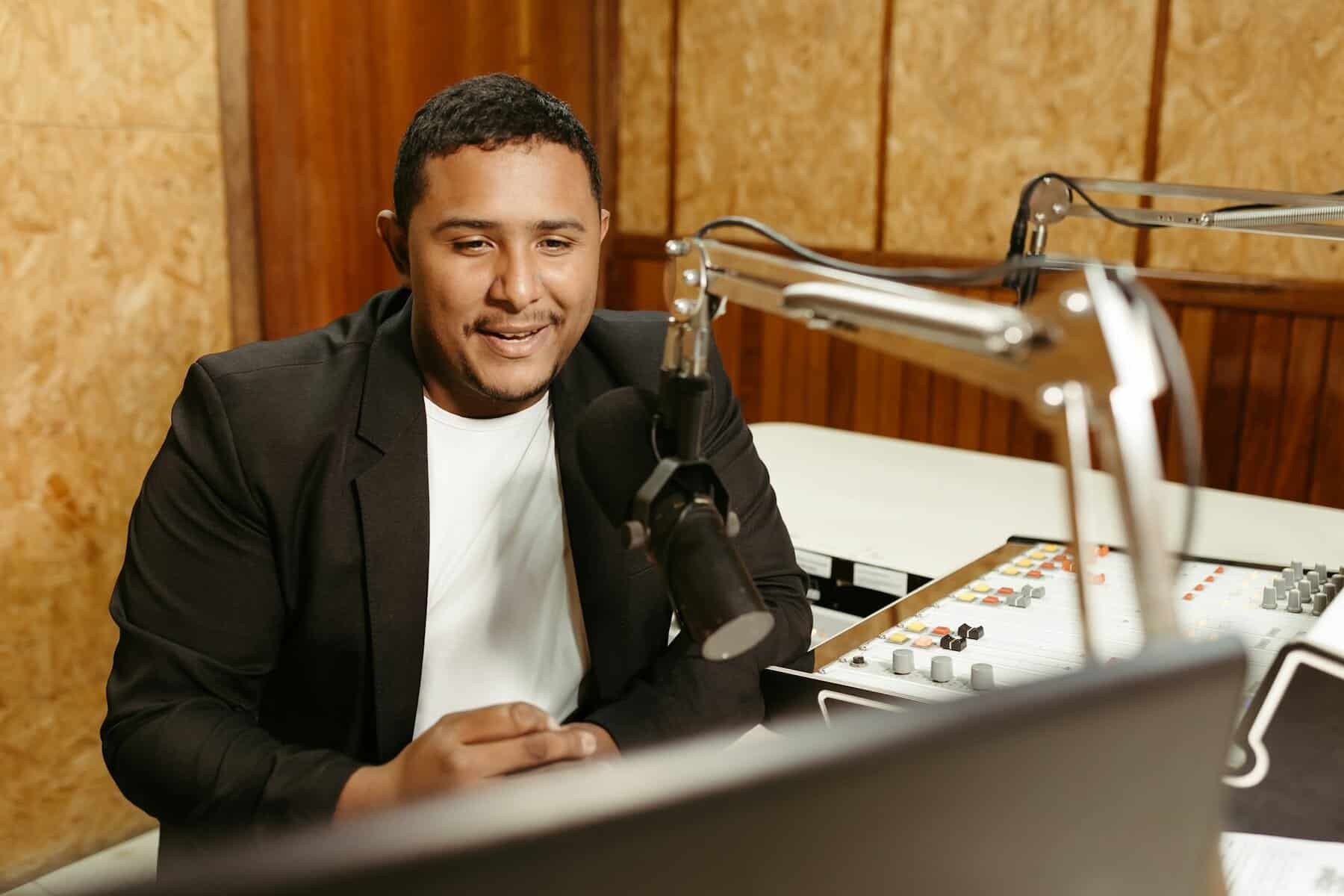 Exploring the Top Tips for Effective Radio Commercials