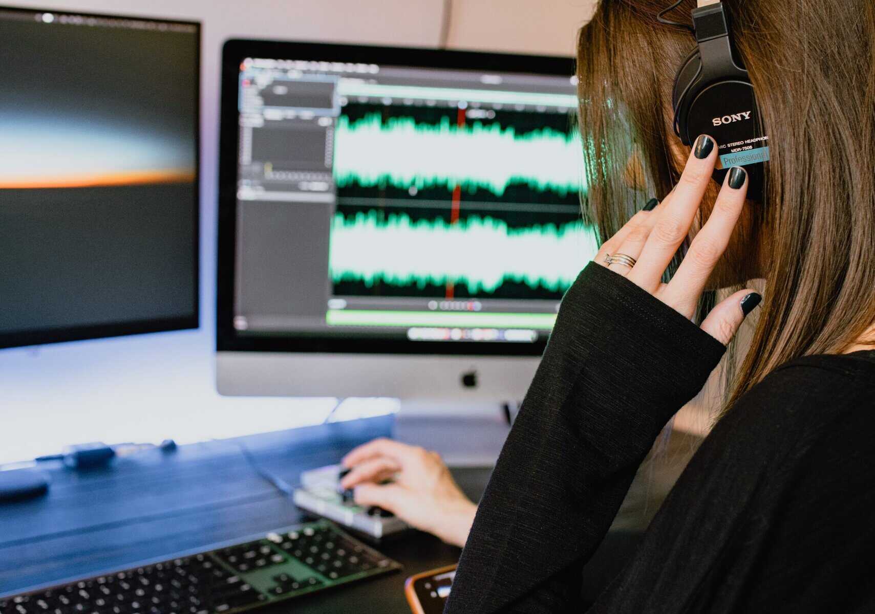 The Art of Voice Acting: Choosing the Perfect Voice for Your Radio Commercial
