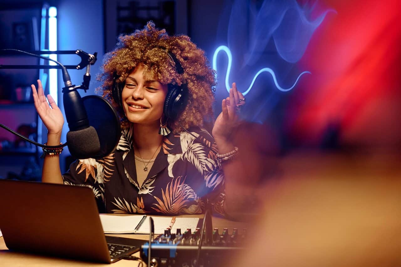 How Radio Commercials Capture Listeners&#039; Attention