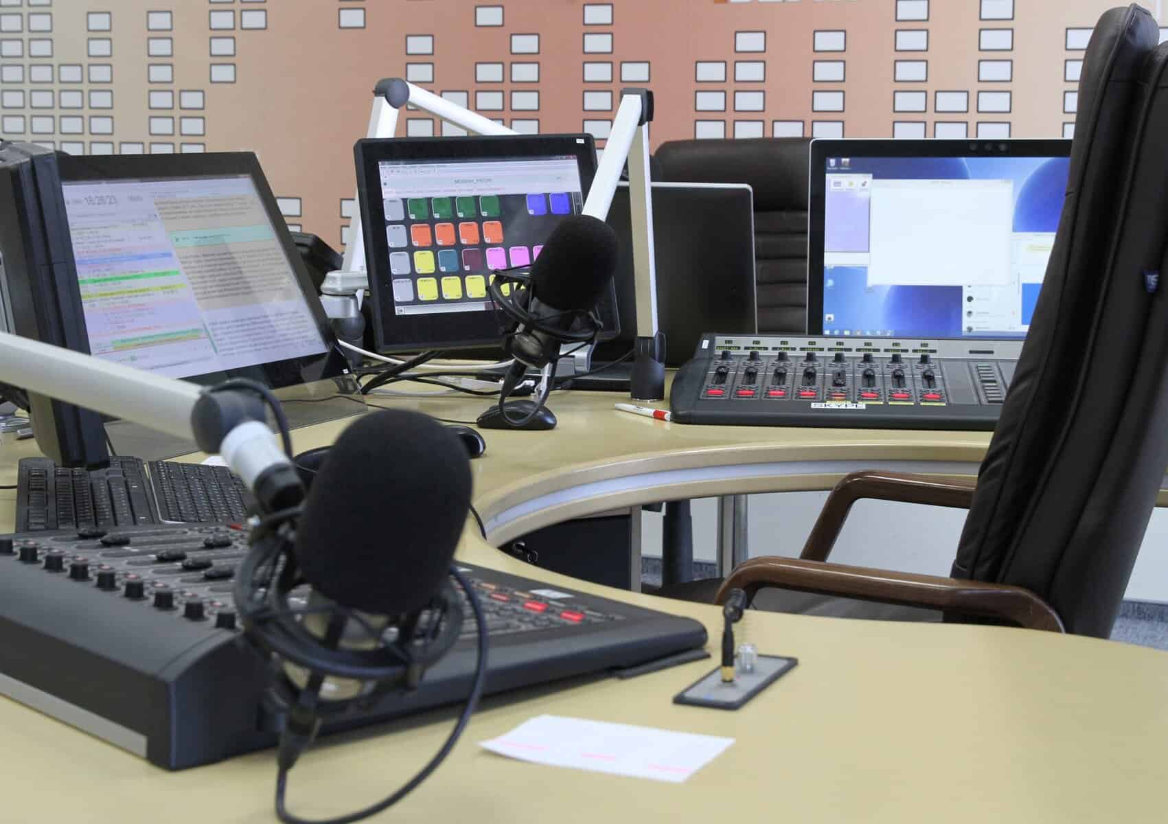 Holiday Radio Commercial Ads: How to Sell Your Business This Season