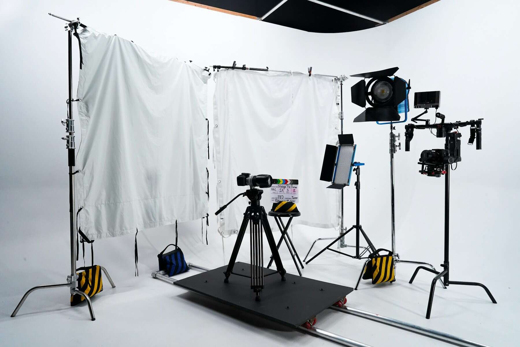 Best Backdrop Colors for Green Screen Videos in Cold Months