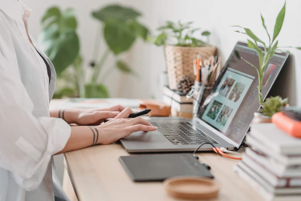Marketing vs. Advertising: Differences and Uses to Business