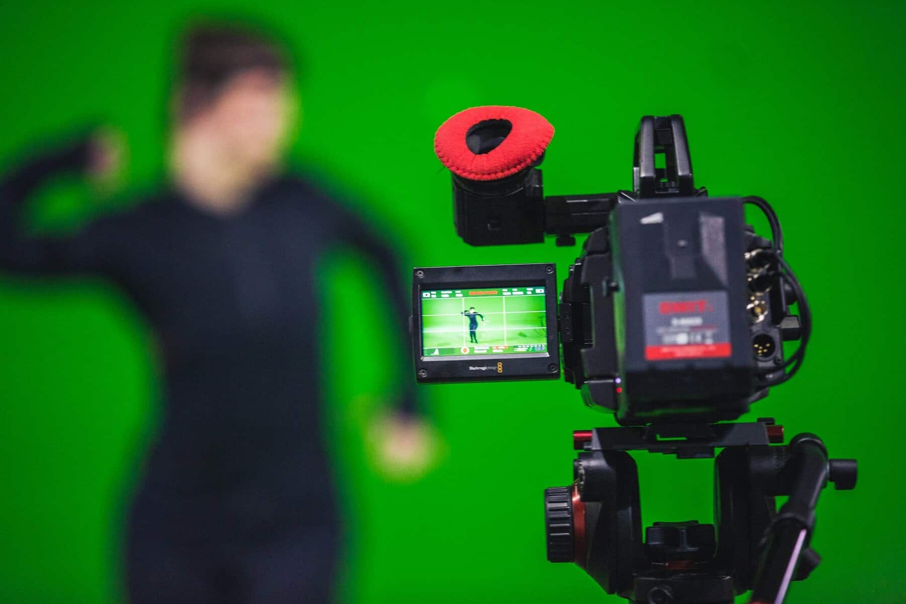 Why Winter Timing Alters Studio Lighting for Green Screen Shoots