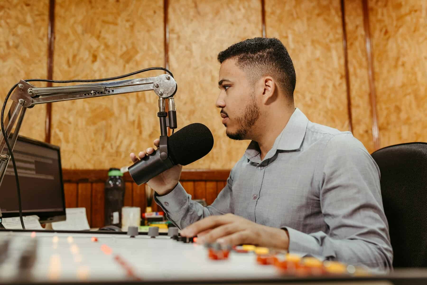 Easy to Follow Tips for Crafting Engaging Radio Content