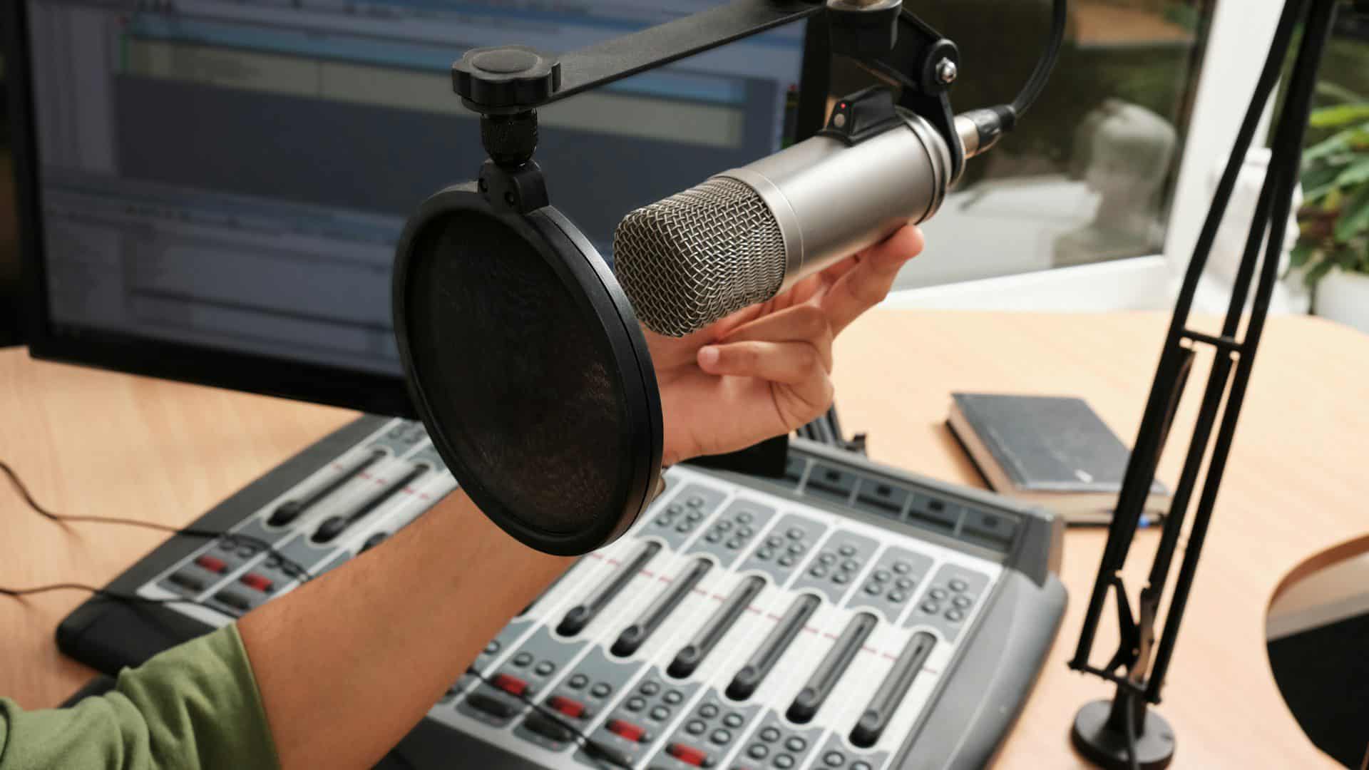 The Science of Frequency and Timing in Radio Commercial