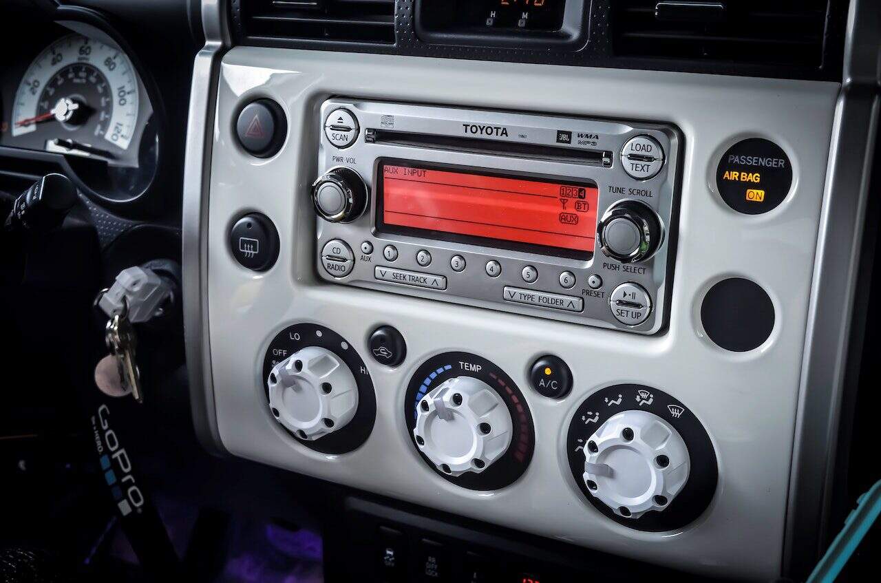 Radio Jingles vs. Traditional Radio Ads for Advertising