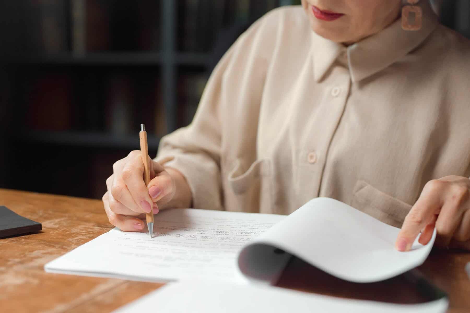 Effective Radio Ad Scriptwriting: Guide to Captivating Copy
