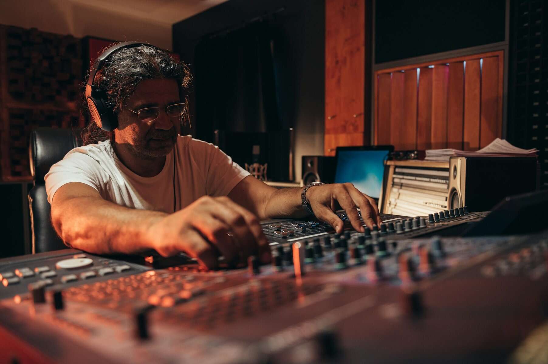 How to Use Music to Enhance Radio Ads