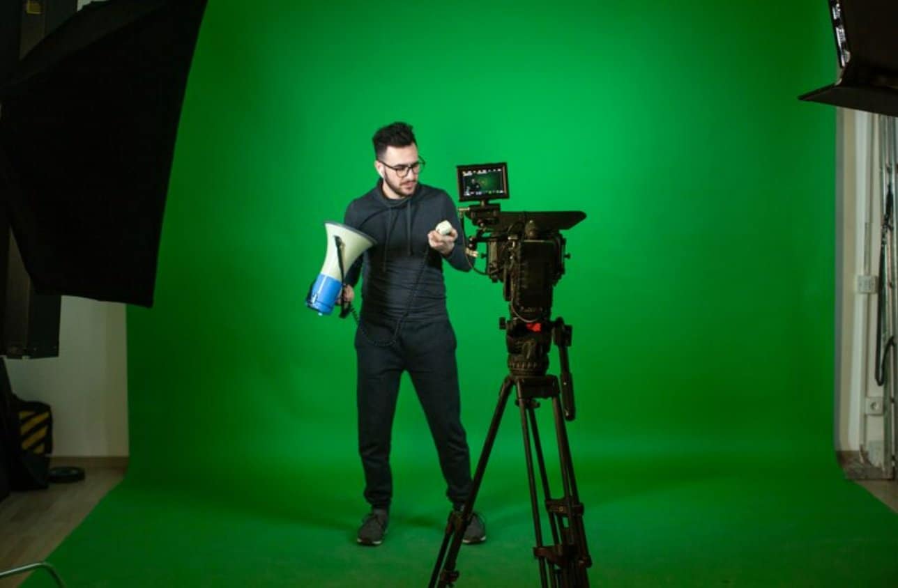 What to Double Check Before Using a Green Screen in Winter Ads